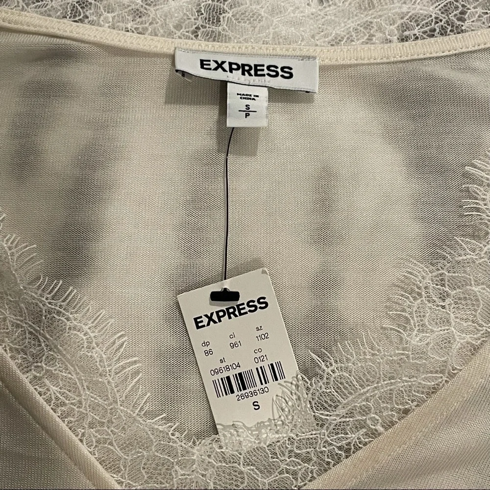 Express Relaxed Lace Pieced V-Neck Tee NWT S - Picture 11 of 11